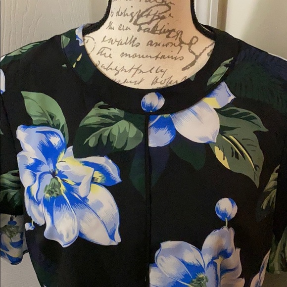 Floral Top - Picture 6 of 8